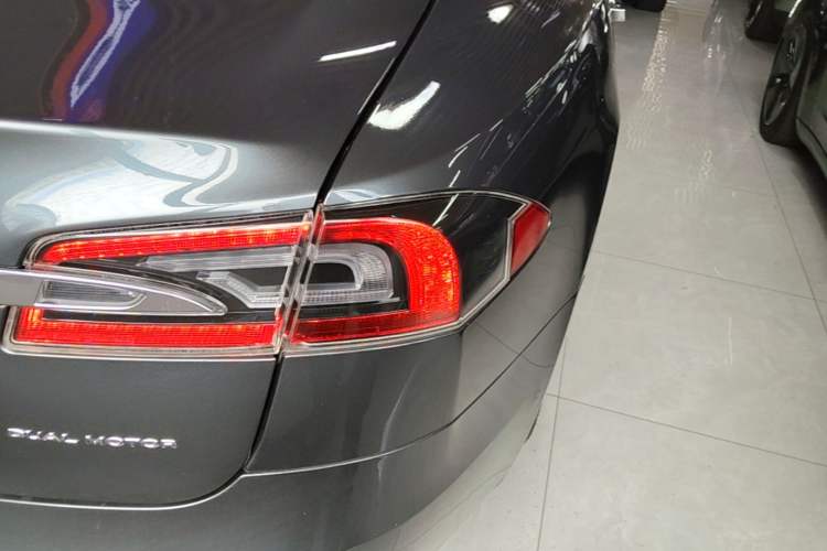 Used Tesla Model S 2019 Long-Range Version Exterior 3