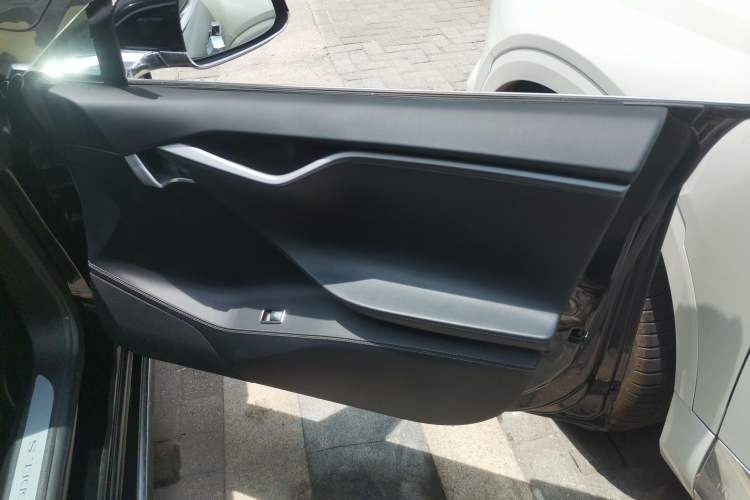 Used Tesla Model S 2019 Long-Range Version Interior 5