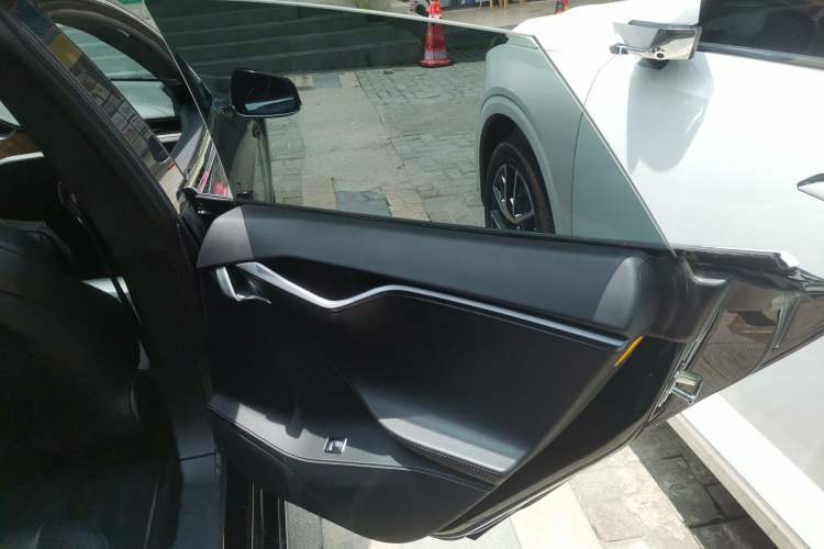 Used Tesla Model S 2019 Long-Range Version Interior 6