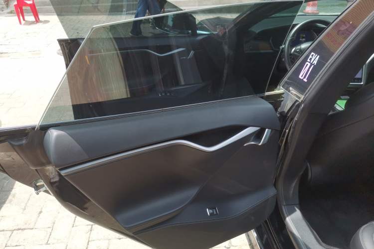 Used Tesla Model S 2019 Long-Range Version Interior 8