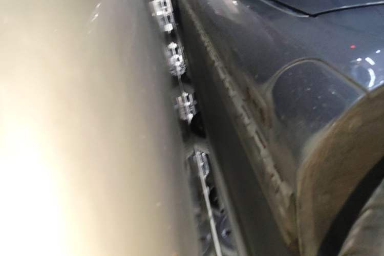 Used Tesla Model S 2019 Long-Range Version Left Side Sill