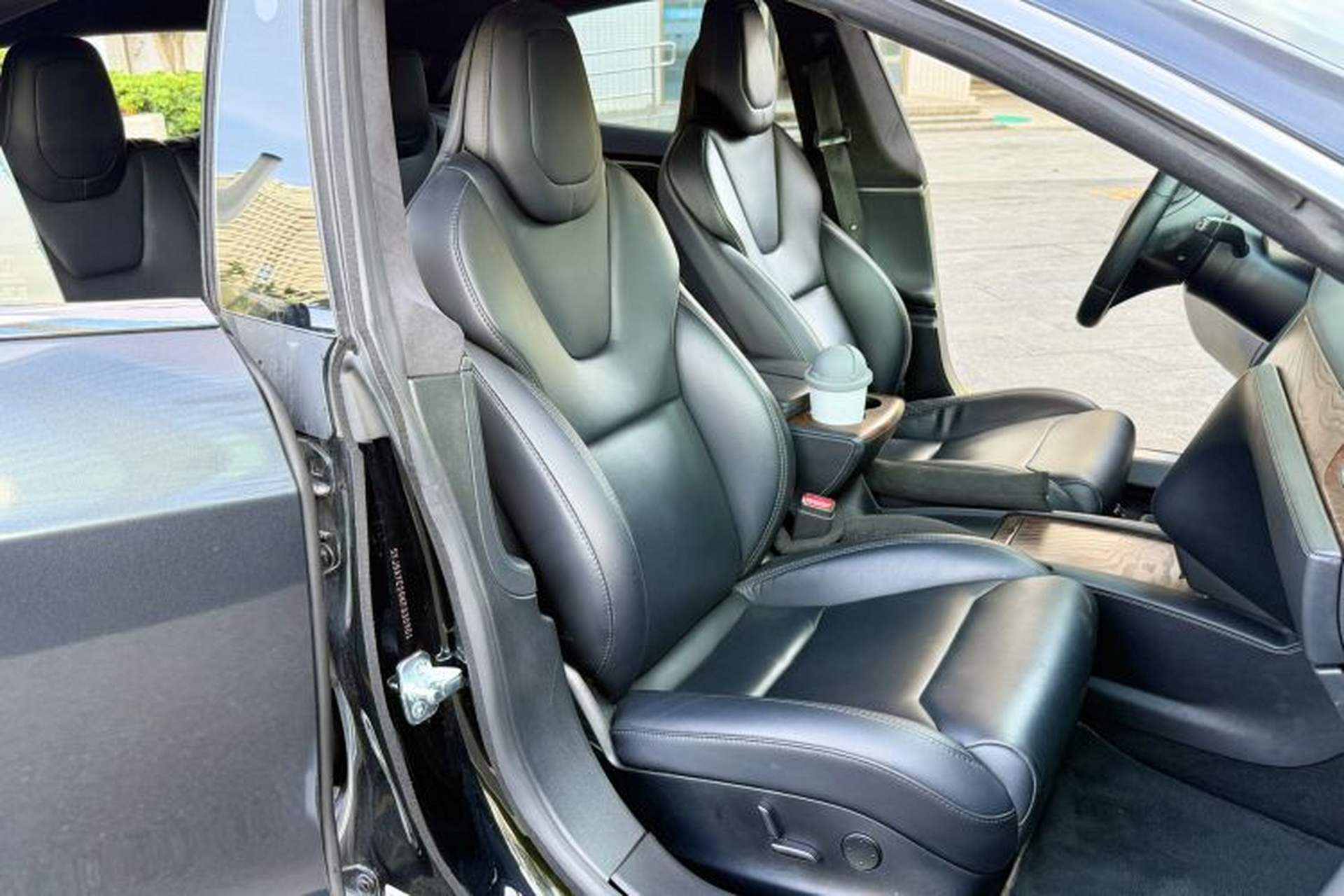 Used Tesla Model S 2019 Long-Range Version Right Front Seat