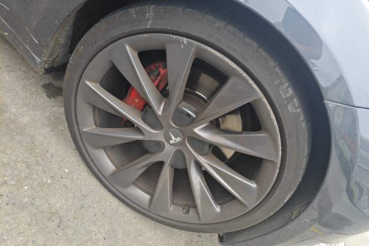 Used Tesla Model S 2019 Performance High-Performance Edition Right Front Wheel Hub