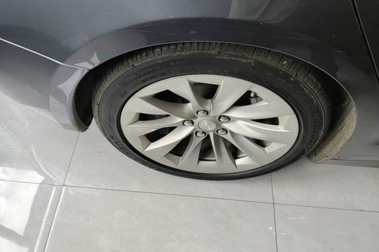 Used Tesla Model S 2019 Long-Range Version Right Rear Wheel Hub