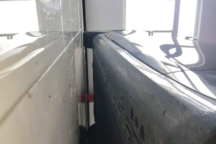 Used Tesla Model S 2019 Long-Range Version Right Side Sill