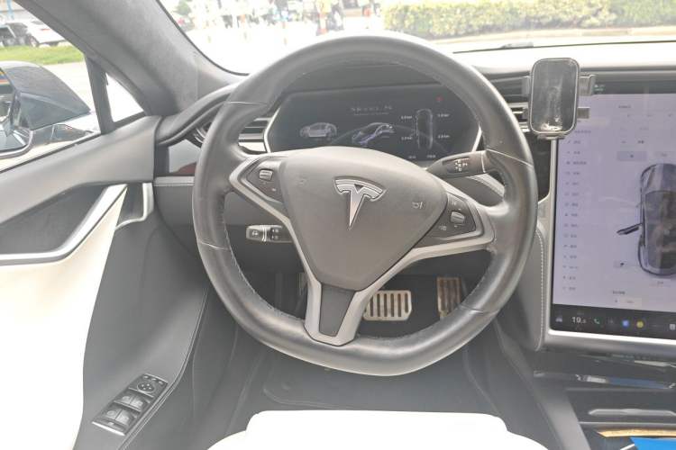 Used Tesla Model S 2019 Performance High-Performance Edition Steering Wheel
