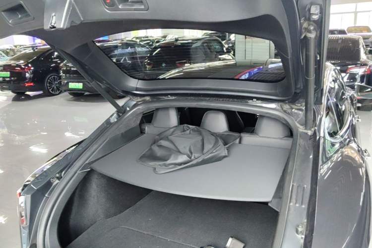 Used Tesla Model S 2019 Long-Range Version Trunk