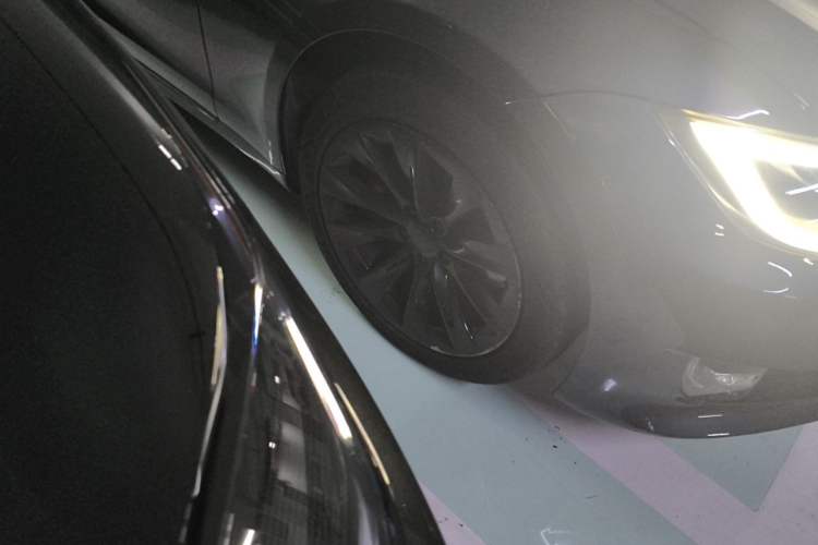 Used Tesla Model S 2019 Performance High-Performance Edition Right Front Wheel Hub