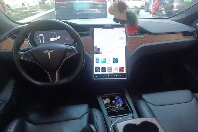 Used Tesla Model S 2019 Long-Range Version Center Console