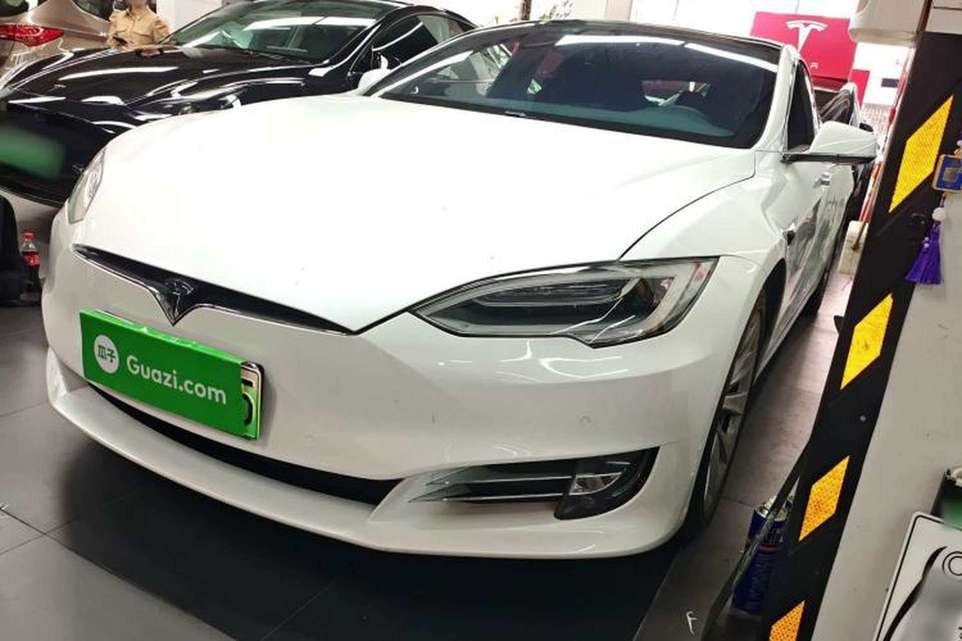 Used Tesla Model S 2019 Long-Range Version Front Left 45 Deg