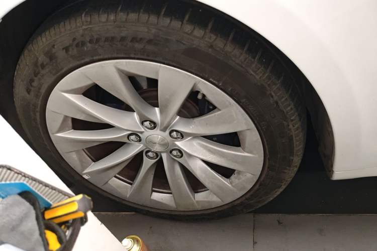Used Tesla Model S 2019 Long-Range Version Left Front Wheel Hub