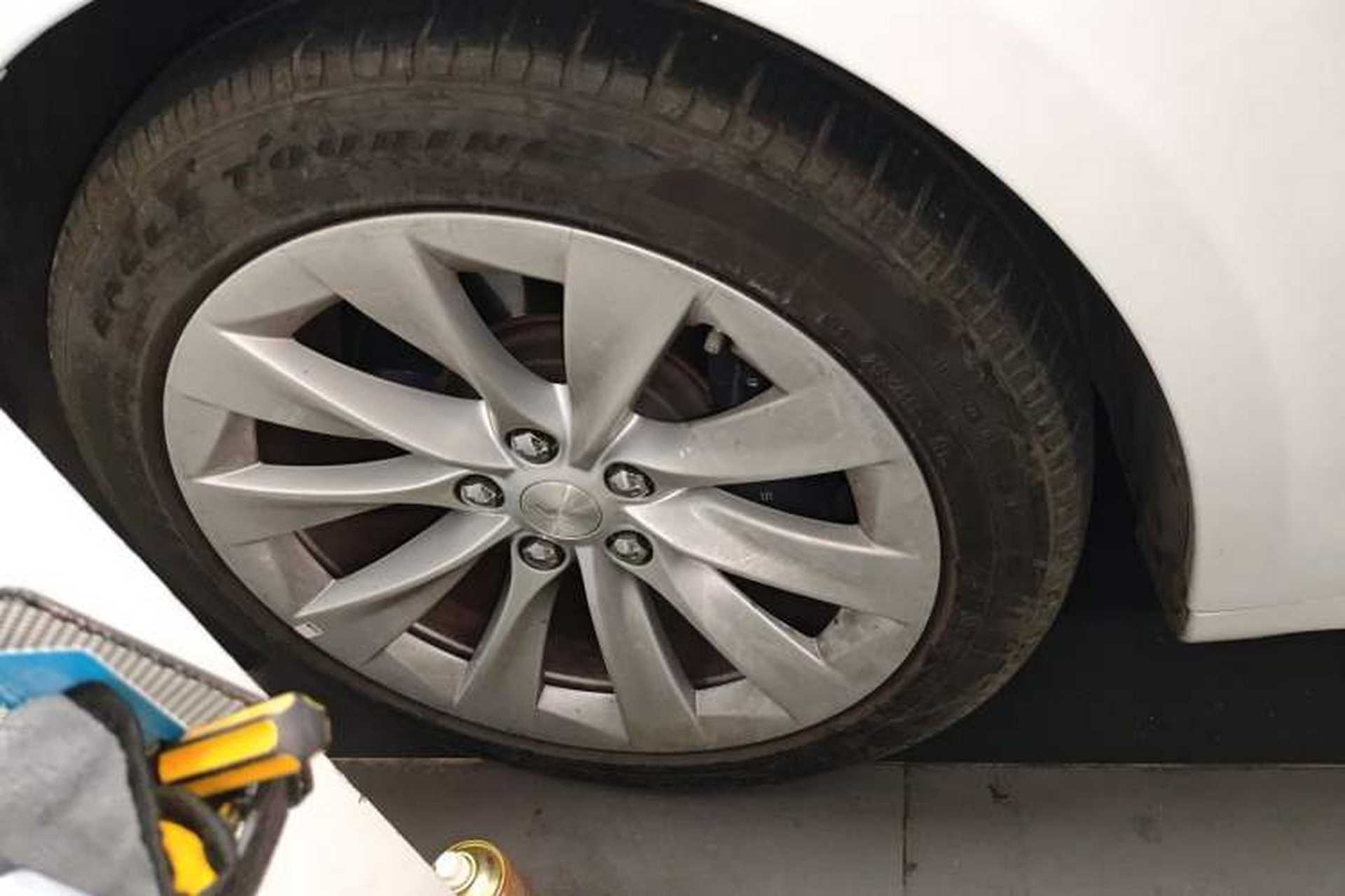 Used Tesla Model S 2019 Long-Range Version Left Front Wheel Hub