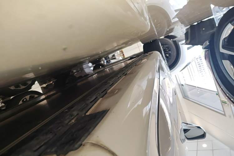 Used Tesla Model S 2019 Long-Range Version Left Side Sill