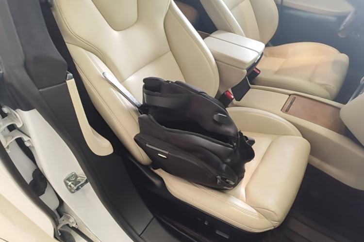 Used Tesla Model S 2019 Long-Range Version Right Front Seat