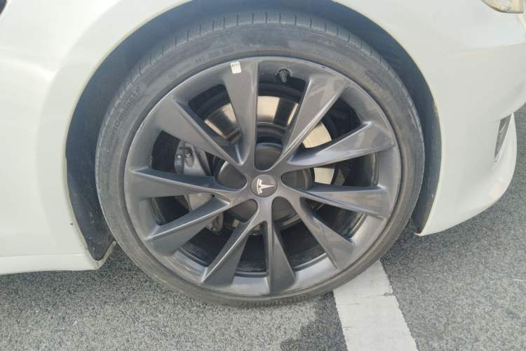 Used Tesla Model S 2019 Long-Range Version Right Front Wheel Hub