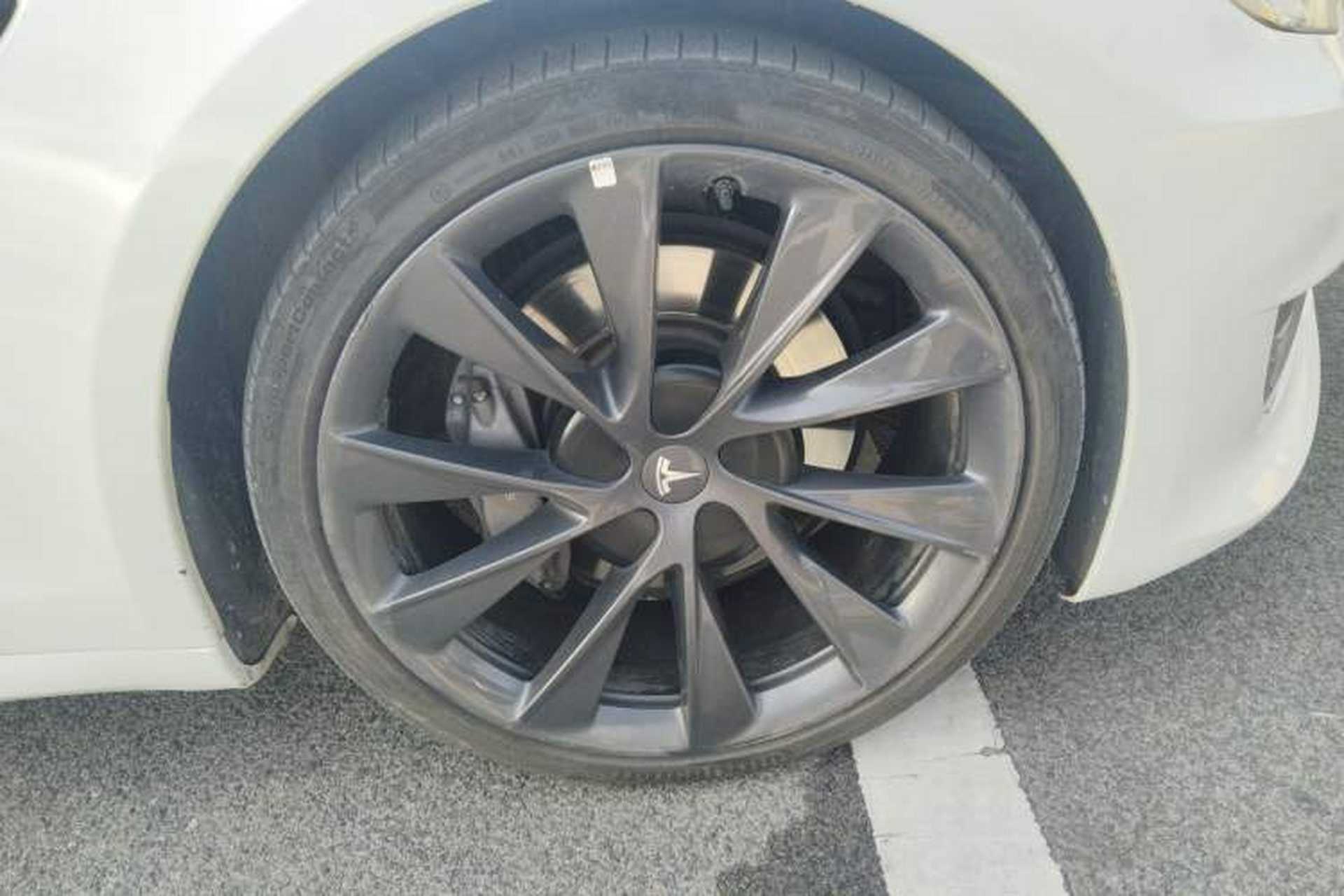 Used Tesla Model S 2019 Long-Range Version Right Front Wheel Hub