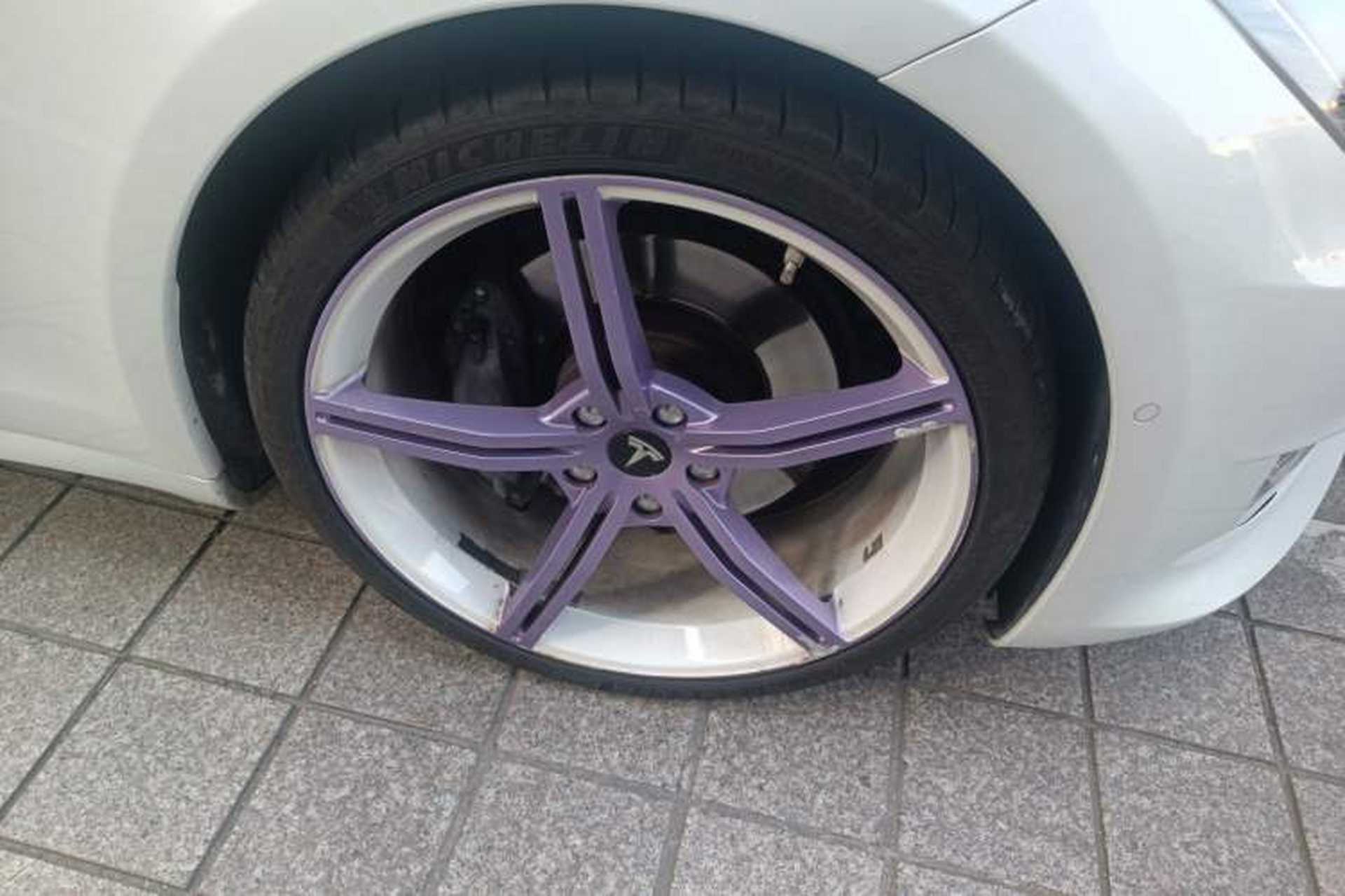 Used Tesla Model S 2019 Long-Range Version Right Front Wheel Hub