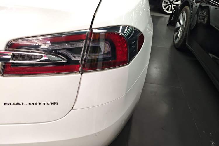 Used Tesla Model S 2019 Long-Range Version Right Rear Taillight
