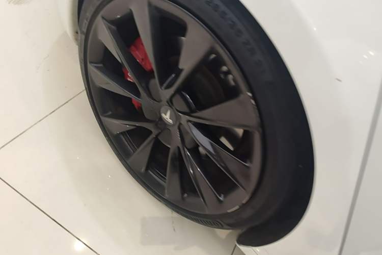 Used Tesla Model S 2019 Long-Range Version Right Rear Wheel Hub