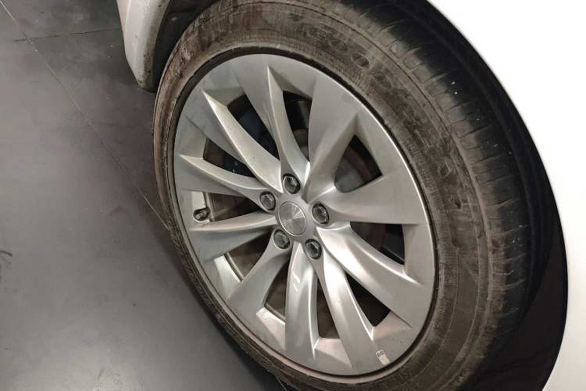 Used Tesla Model S 2019 Long-Range Version Right Rear Wheel Hub
