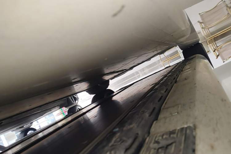 Used Tesla Model S 2019 Long-Range Version Right Side Sill