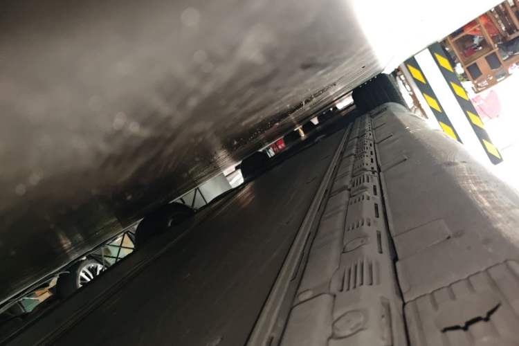 Used Tesla Model S 2019 Long-Range Version Right Side Sill