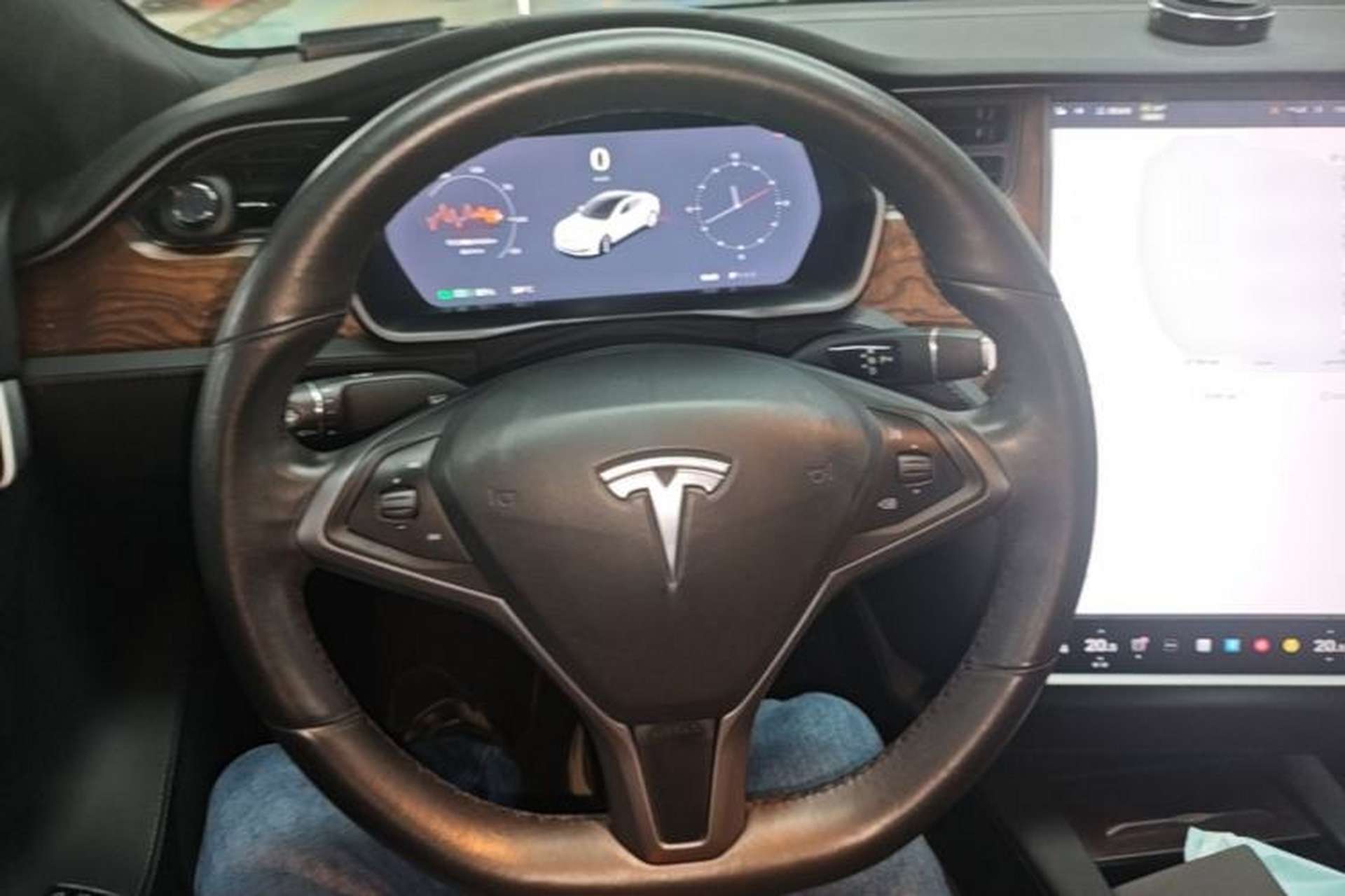 Used Tesla Model S 2019 Long-Range Version Steering Wheel