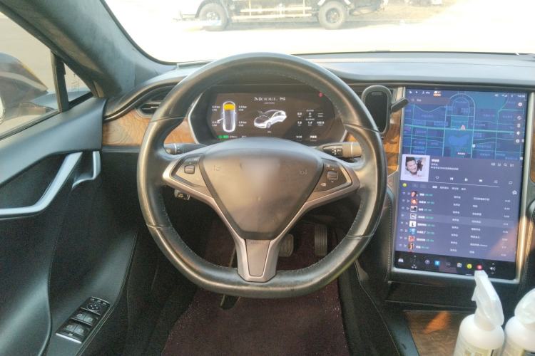 Used Tesla Model S 2019 Long-Range Version Steering Wheel