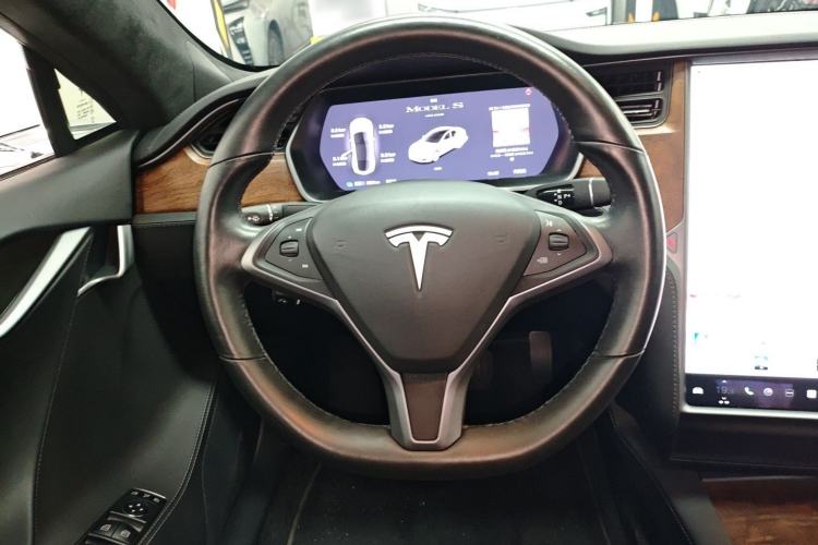 Used Tesla Model S 2019 Long-Range Version Steering Wheel