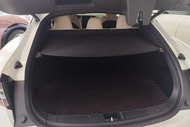 Used Tesla Model S 2019 Long-Range Version Trunk