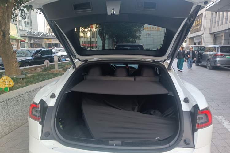 Used Tesla Model S 2019 Long-Range Version Trunk