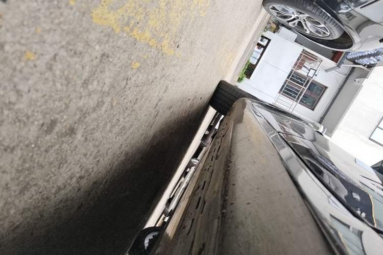 Used Tesla Model S 2020 Long-Range Upgrade Version Left Side Sill