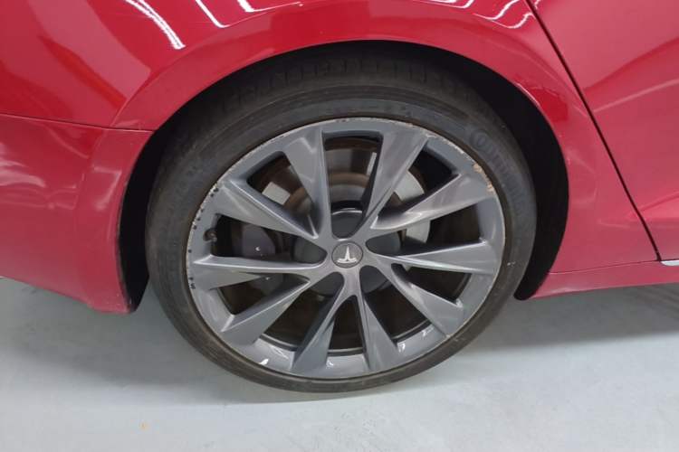 Used Tesla Model S 2020 Long-Range Upgrade Version Right Rear Wheel Hub