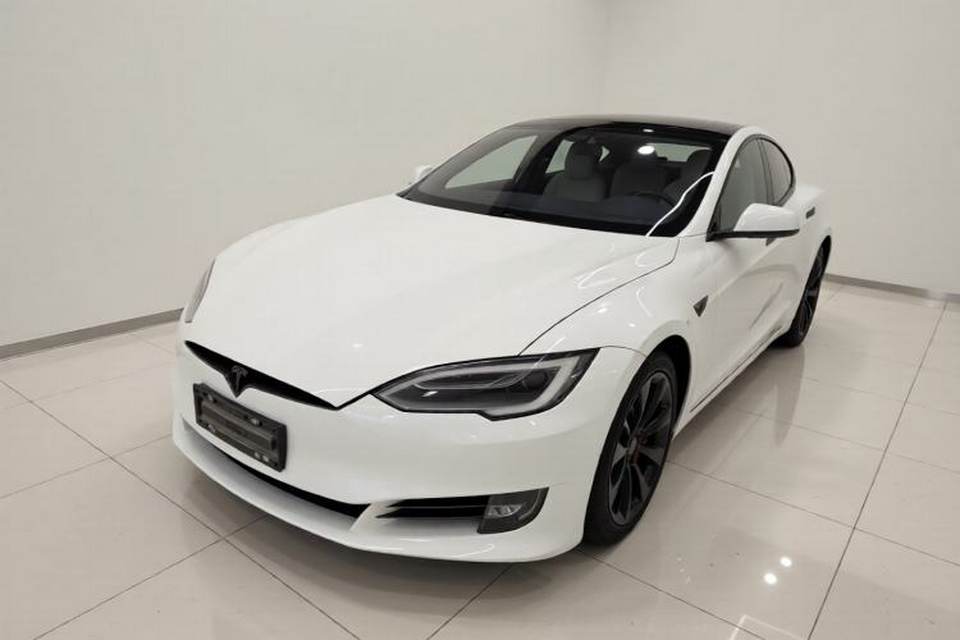 Tesla Model S 2020