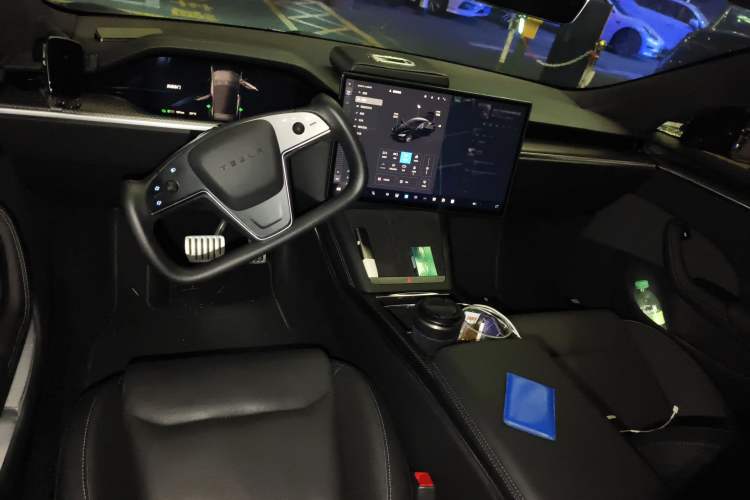 Used Tesla Model S 2023 Three-Motor All-Wheel-Drive Plaid Version Center Console