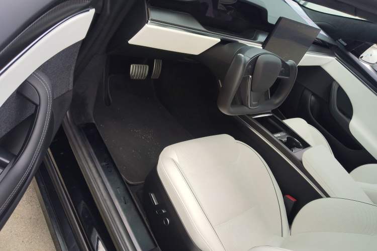 Used Tesla Model S 2023 Three-Motor All-Wheel-Drive Plaid Version Driver Seat