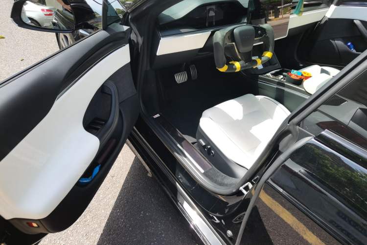 Used Tesla Model S 2023 Three-Motor All-Wheel-Drive Plaid Version Driver Seat