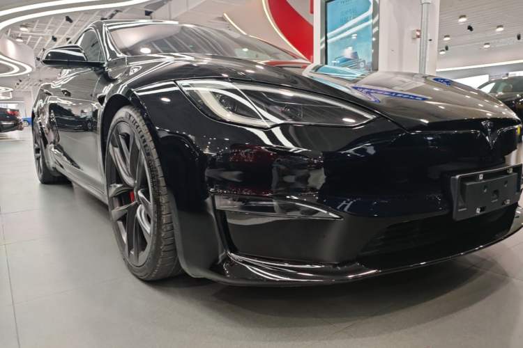 Used Tesla Model S 2023 Three-Motor All-Wheel-Drive Plaid Version Front Right 45 Deg