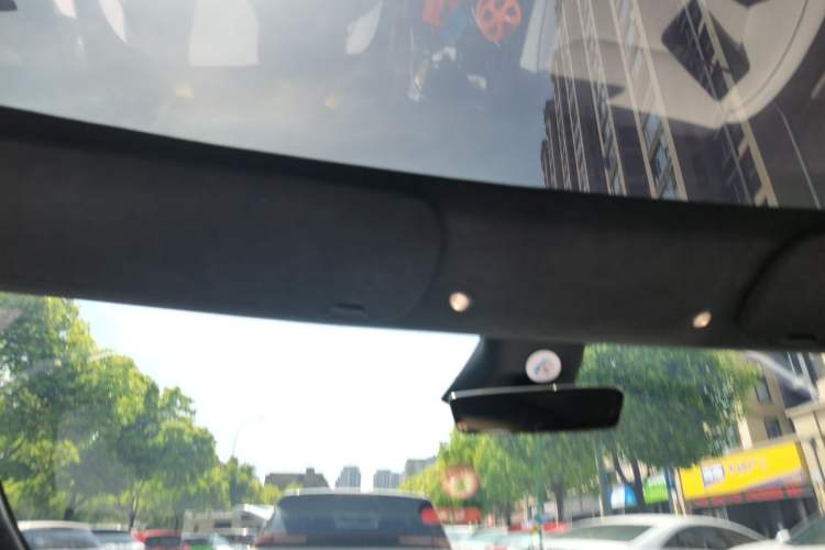 Used Tesla Model S 2023 Three-Motor All-Wheel-Drive Plaid Version Headliner