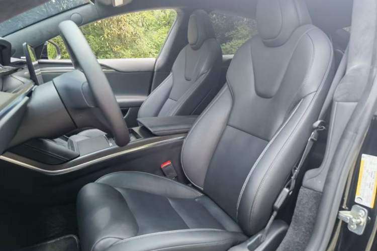 Used Tesla Model S 2023 Three-Motor All-Wheel-Drive Plaid Version Interior 2