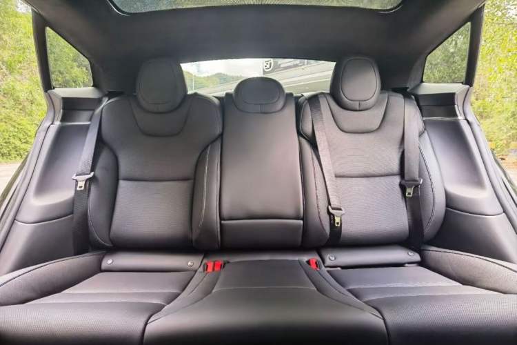 Used Tesla Model S 2023 Three-Motor All-Wheel-Drive Plaid Version Interior 3