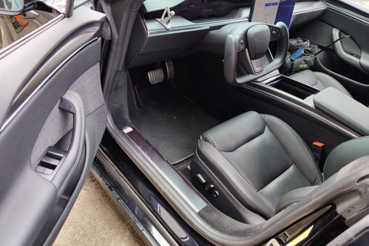 Used Tesla Model S 2023 Three-Motor All-Wheel-Drive Plaid Version Interior 3