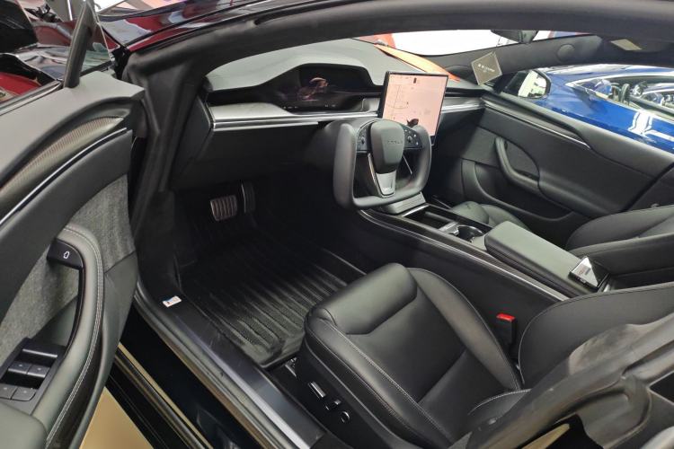 Used Tesla Model S 2023 Three-Motor All-Wheel-Drive Plaid Version Interior 3