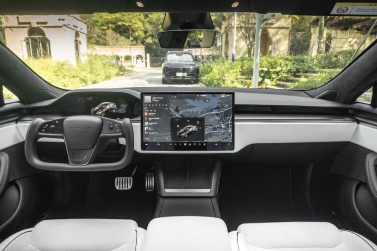 Used Tesla Model S 2023 Three-Motor All-Wheel-Drive Plaid Version Interior 4