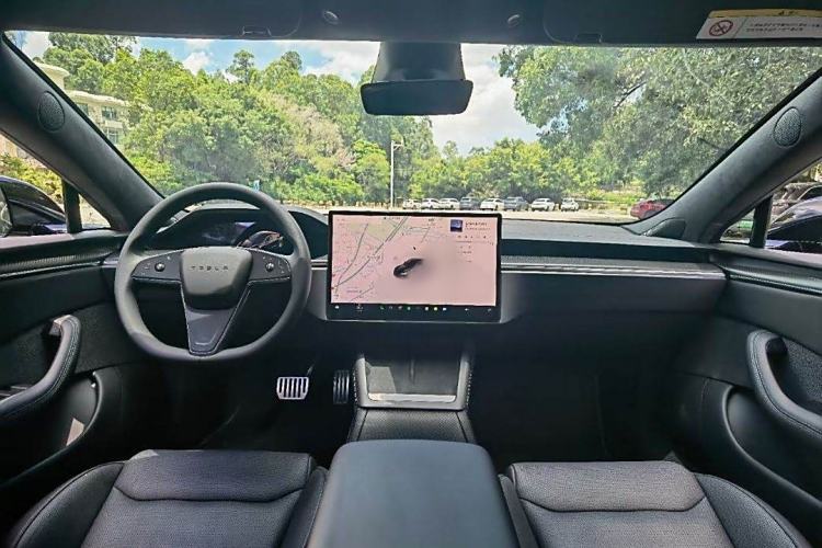 Used Tesla Model S 2023 Three-Motor All-Wheel-Drive Plaid Version Interior 4