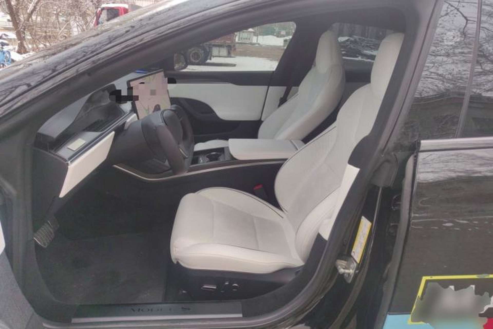 Used Tesla Model S 2023 Three-Motor All-Wheel-Drive Plaid Version Left Front Seat