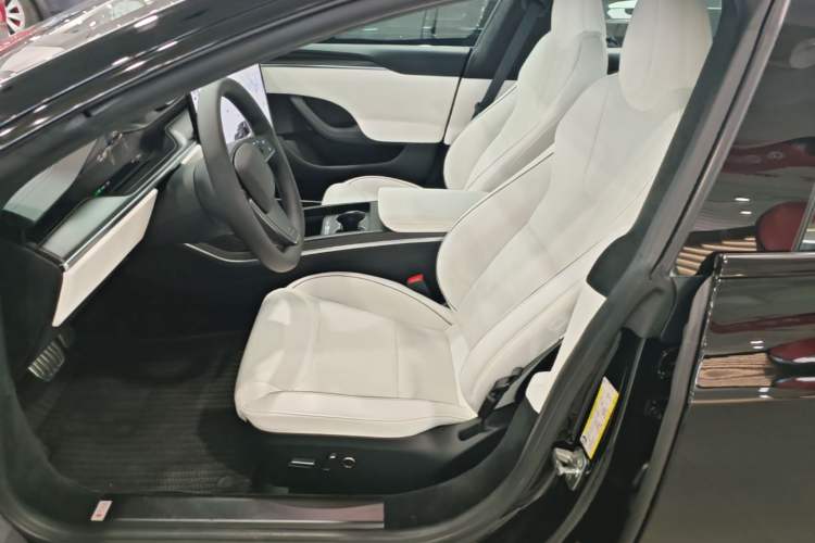 Used Tesla Model S 2023 Three-Motor All-Wheel-Drive Plaid Version Left Front Seat