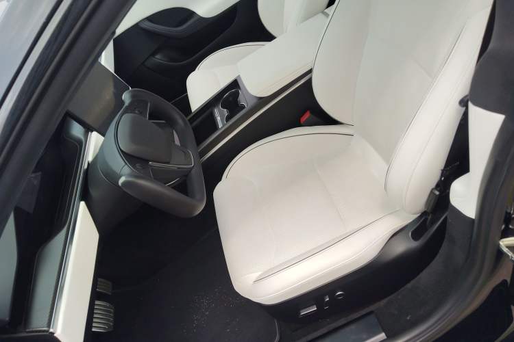 Used Tesla Model S 2023 Three-Motor All-Wheel-Drive Plaid Version Left Front Seat