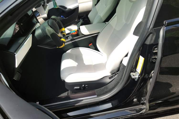 Used Tesla Model S 2023 Three-Motor All-Wheel-Drive Plaid Version Left Front Seat