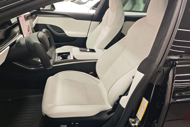Used Tesla Model S 2023 Three-Motor All-Wheel-Drive Plaid Version Left Front Seat